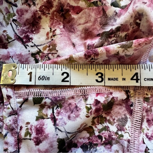 Lululemon Tracker High Waisted Short Pink Floral Multi Size 4 - Picture 8 of 8
